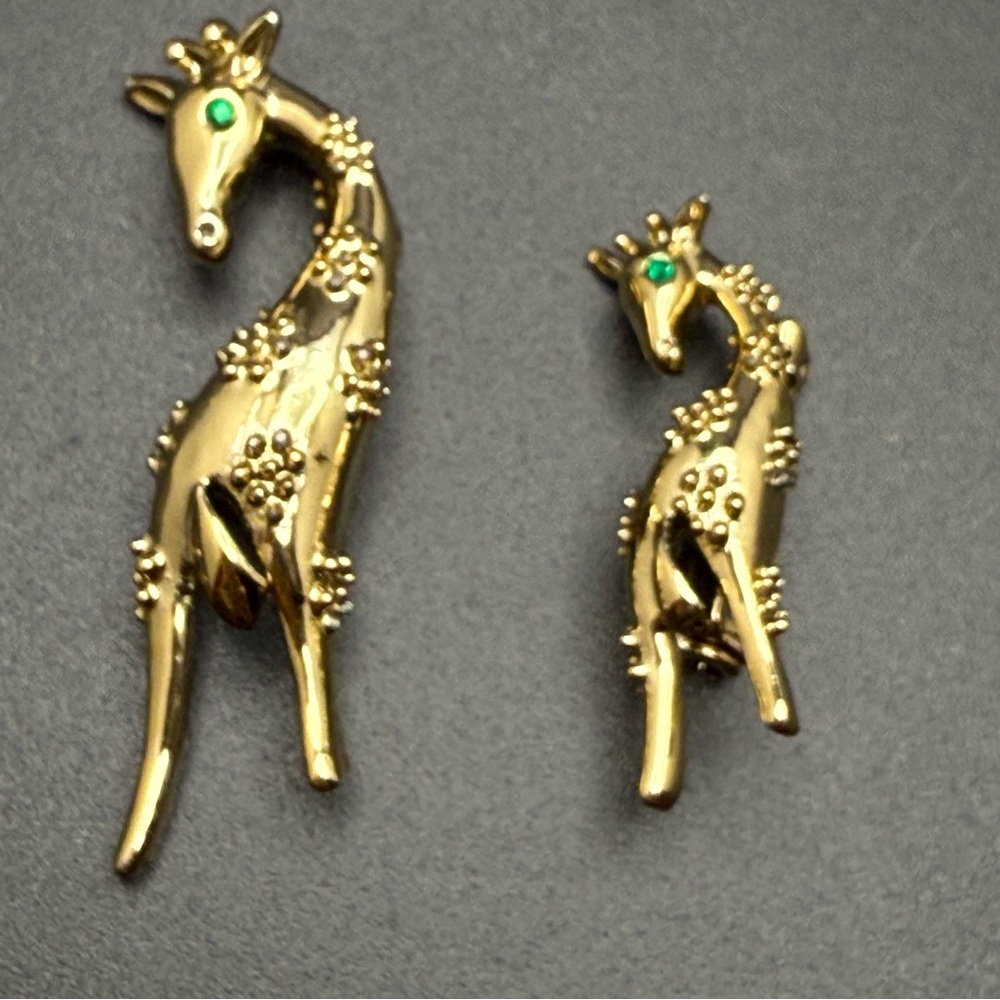 Vintage Gold Tone Giraffe pin Brooch Set
